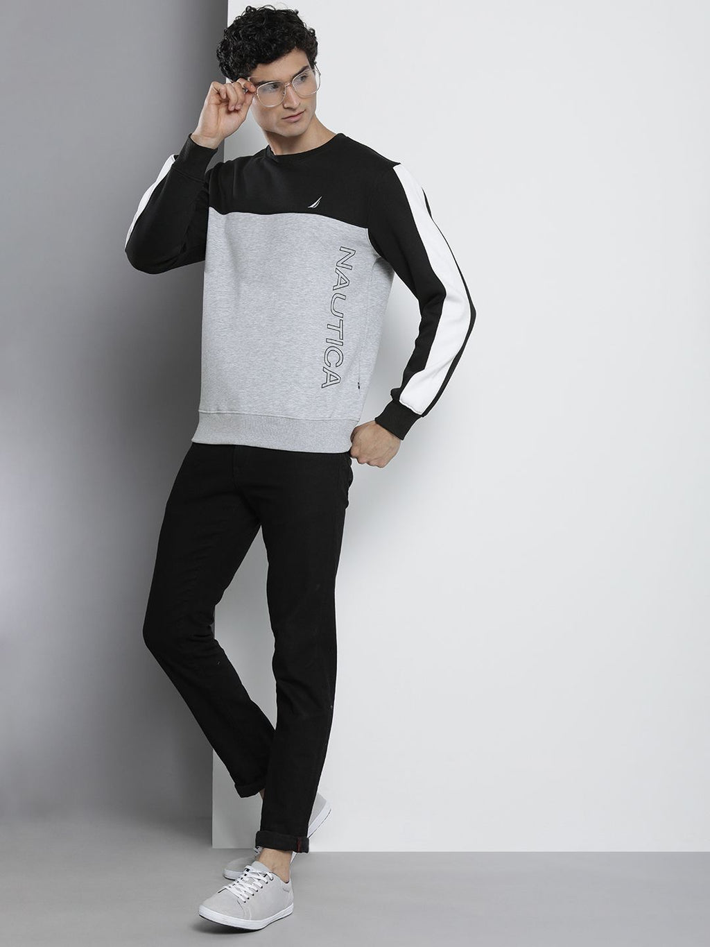  Nautica Men Colourblocked Round Neck Pullover Sweatshirt