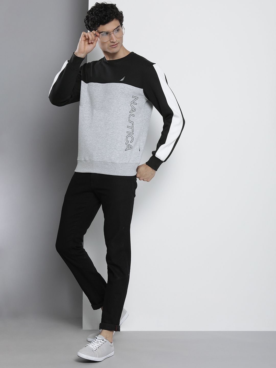  Nautica Men Colourblocked Round Neck Pullover Sweatshirt