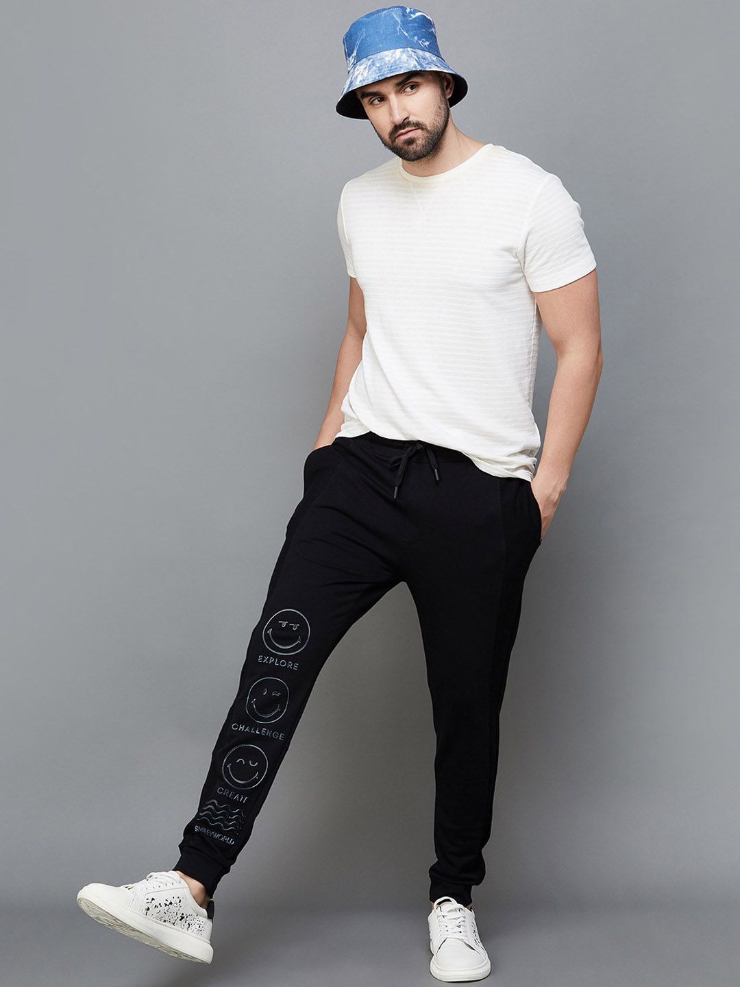  SmileyWorld Men Graphic Printed Mid-Rise Cotton Slim-Fit Joggers