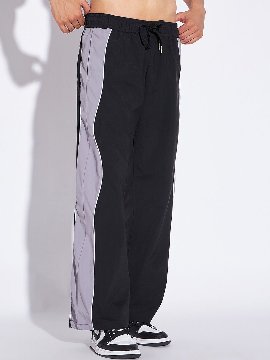  FUGAZEE Men Mid-Rise Relaxed-Fit Wavy Panel Track Pants