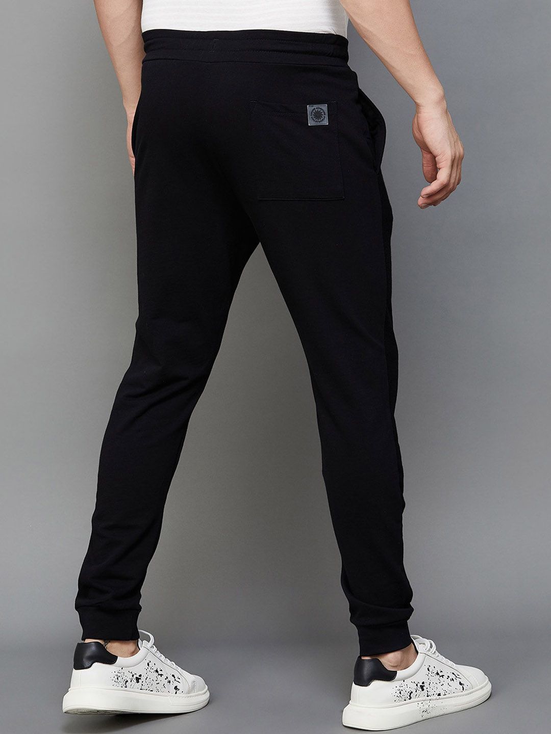  SmileyWorld Men Graphic Printed Mid-Rise Cotton Slim-Fit Joggers