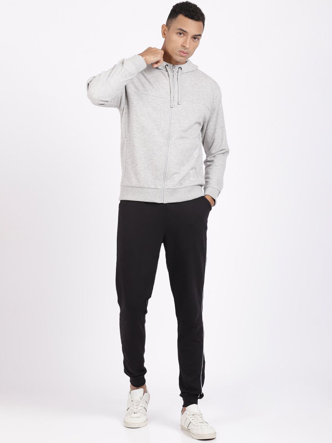  Head Men Grey Solid Hooded Sweatshirt