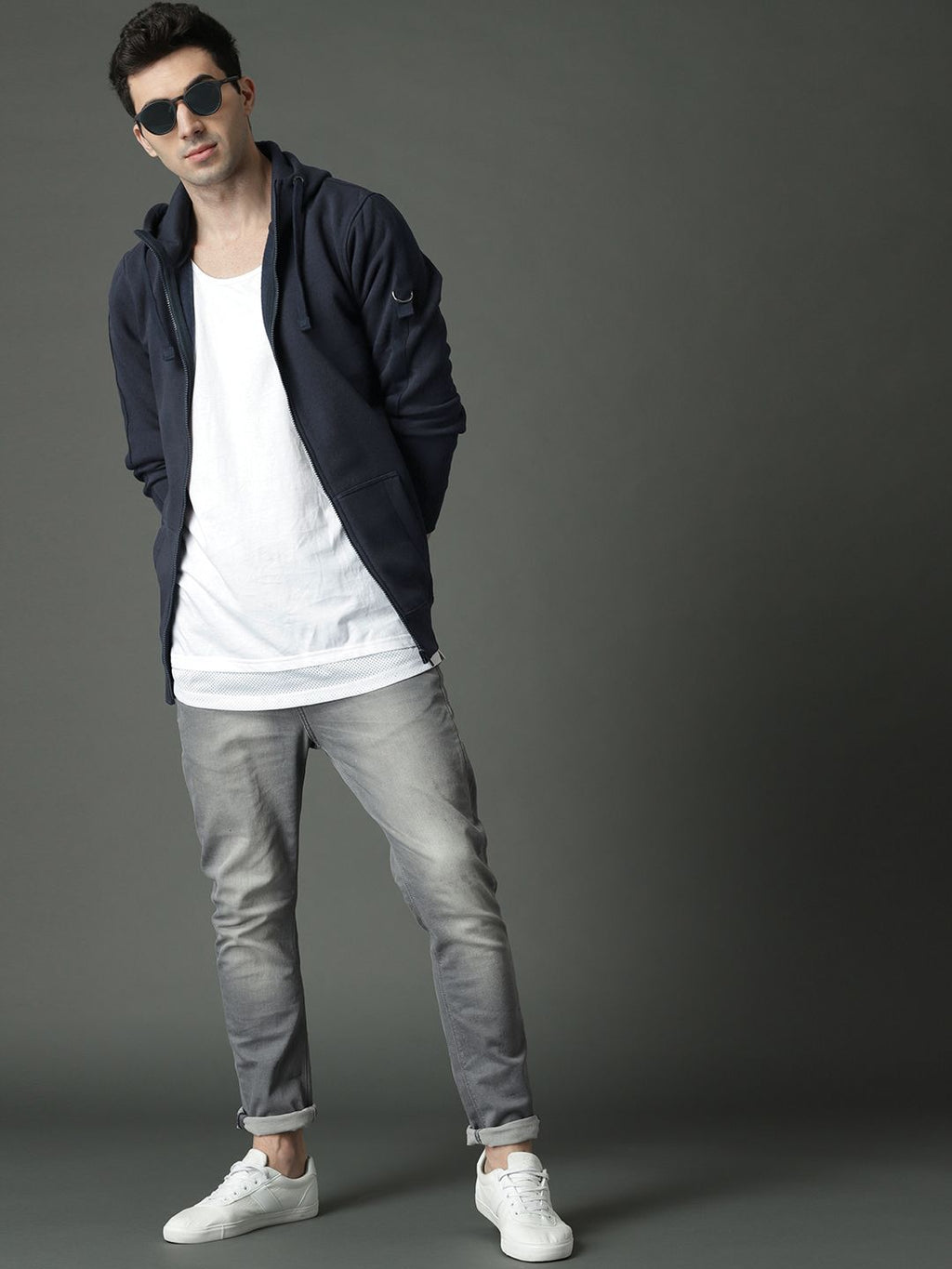  Roadster Men Navy Blue Solid Hooded Sweatshirt