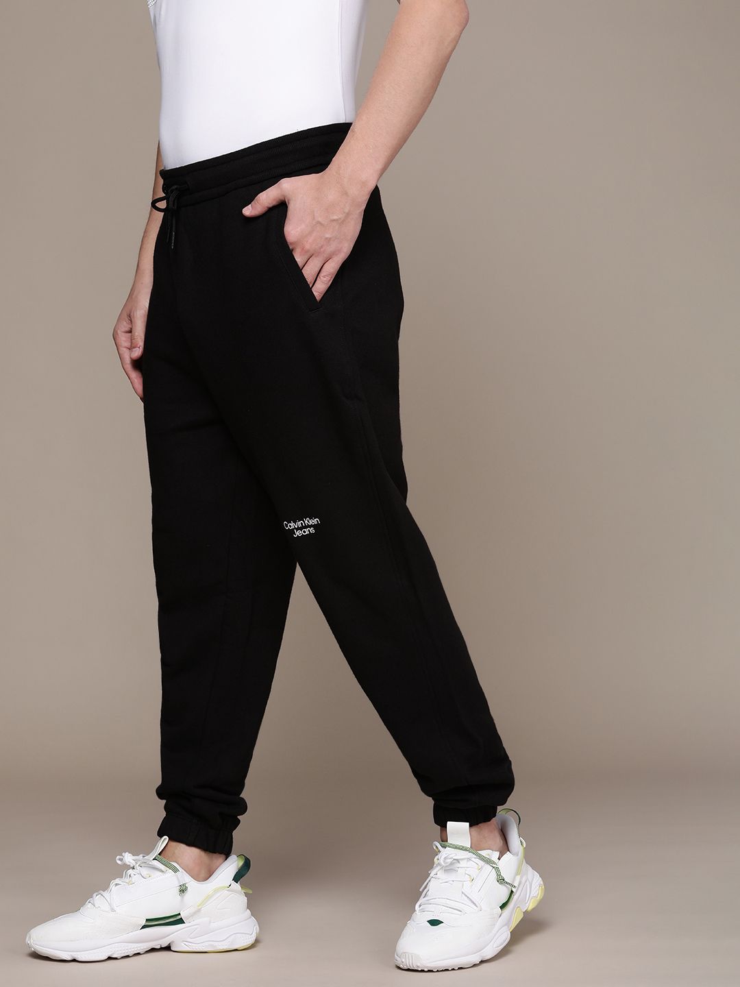  Calvin Klein Jeans Men Black Solid Pure Cotton Joggers