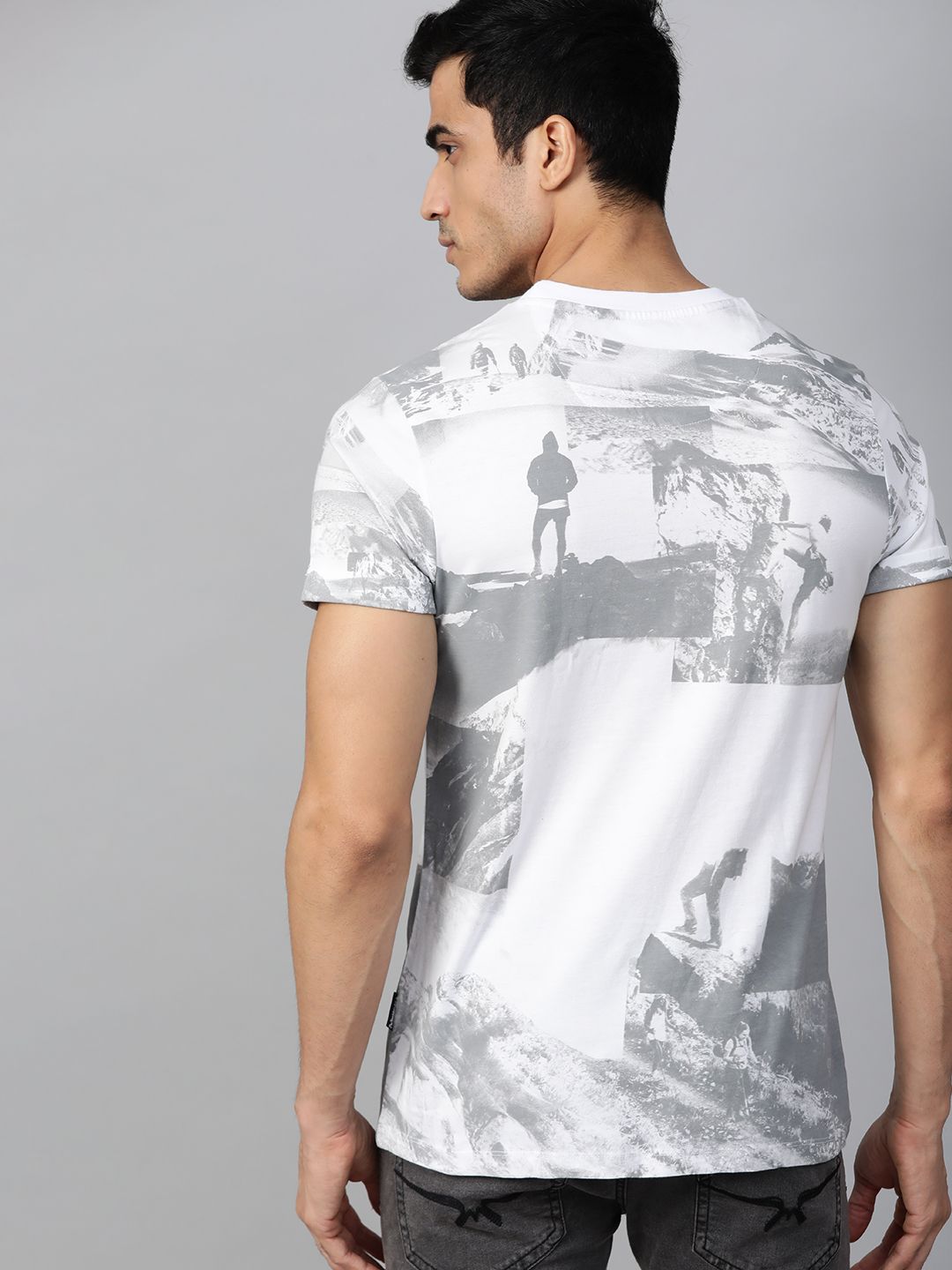  Roadster Men White & Grey Printed Round Neck T-shirt