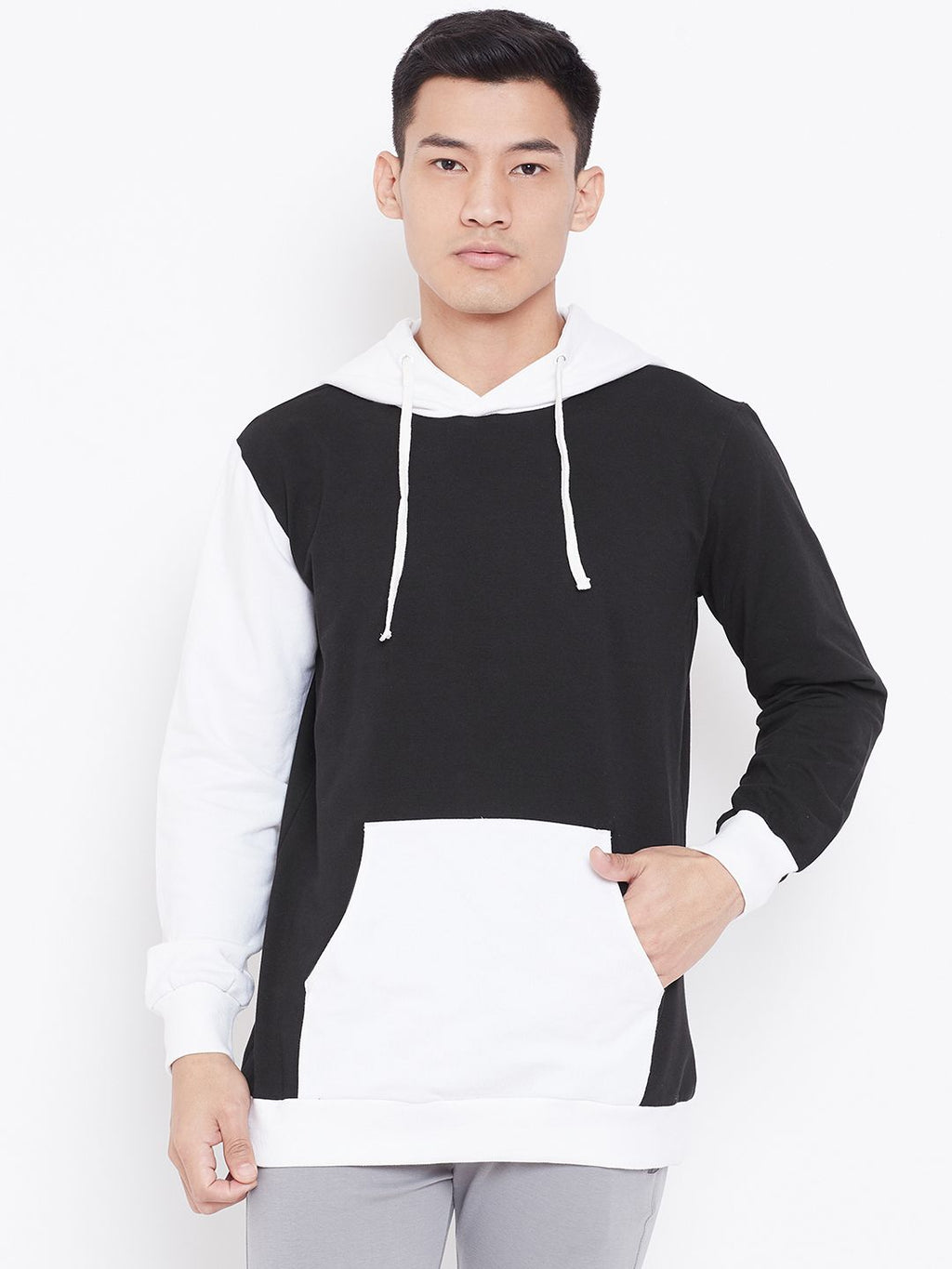  Aesthetic Bodies Men Black & White Colourblocked Hooded Sweatshirt
