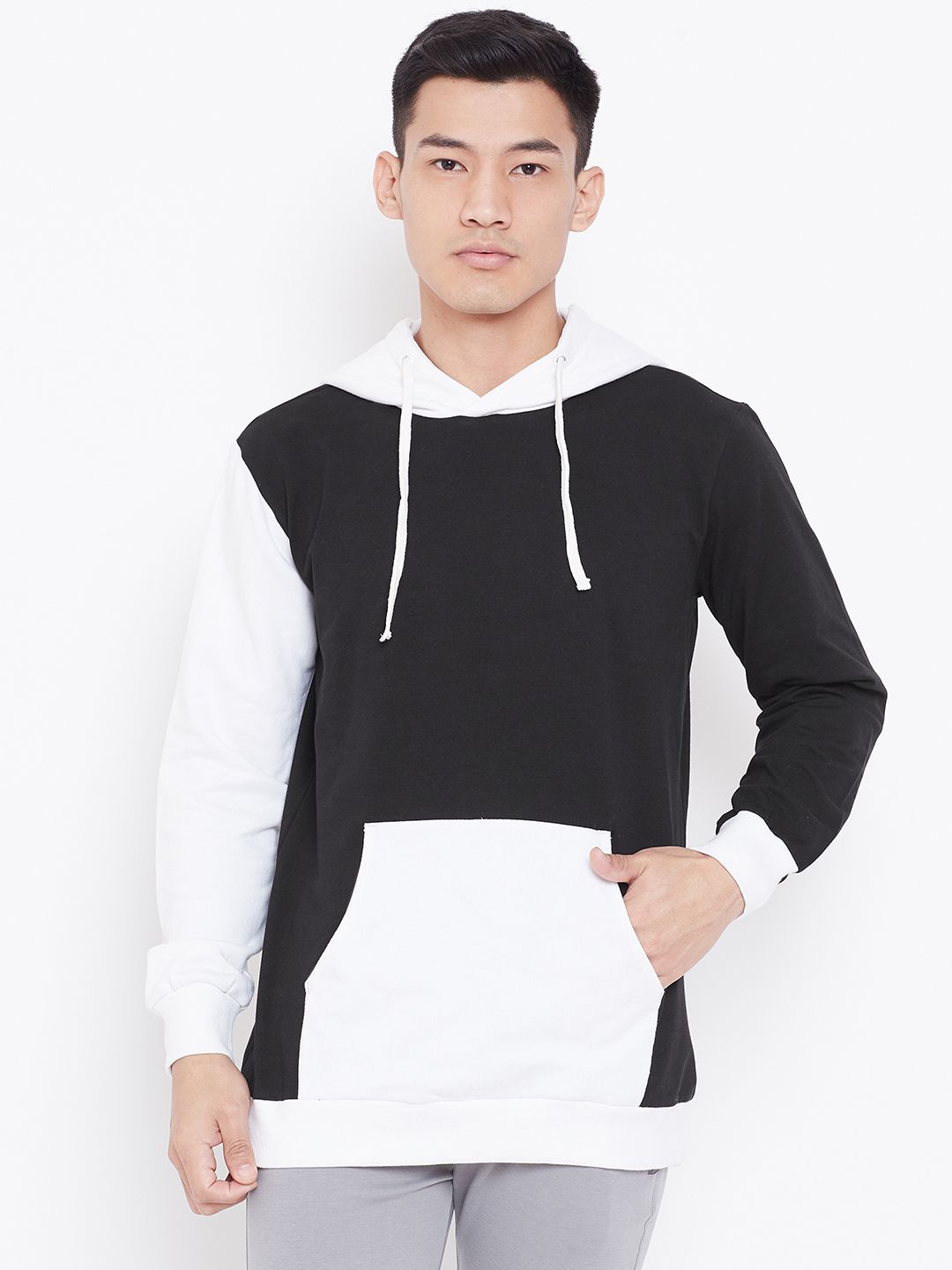  Aesthetic Bodies Men Black & White Colourblocked Hooded Sweatshirt