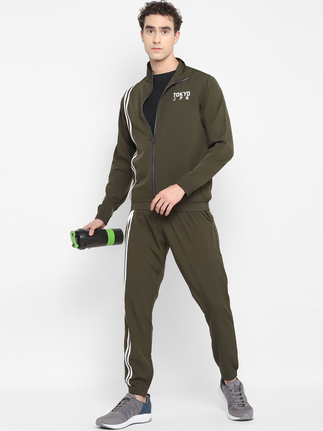  Yuuki Men Olive Green Solid Tracksuit
