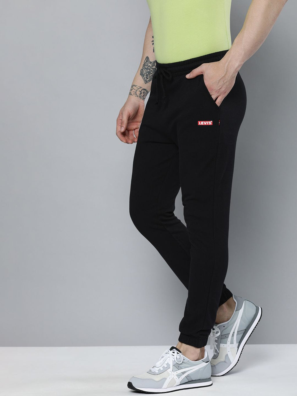  Levis Men Brand Logo Detail Pure Cotton Joggers With Drawstring Closure
