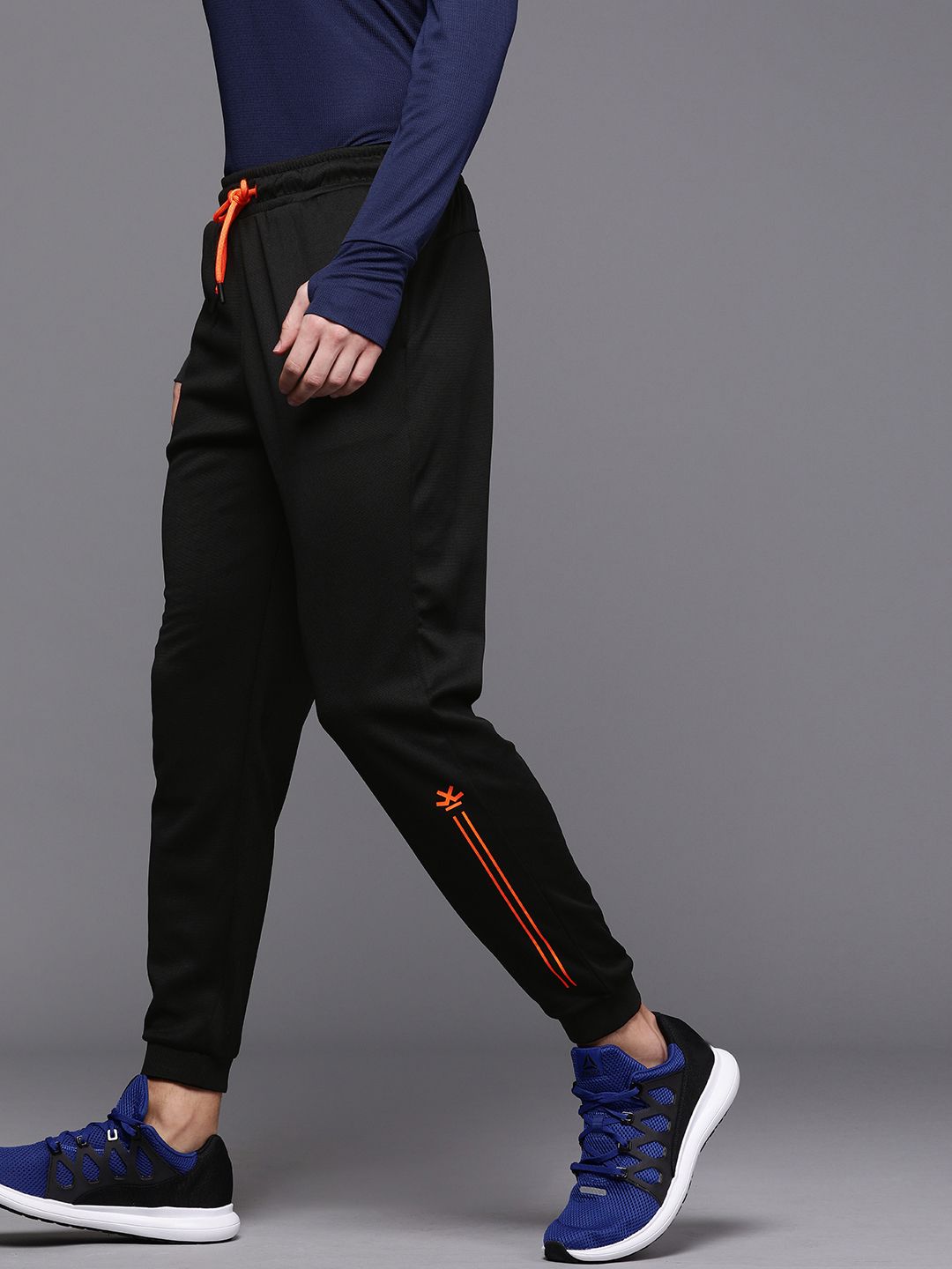  WROGN ACTIVE Men Black Regular Fit Self Design Cropped Joggers