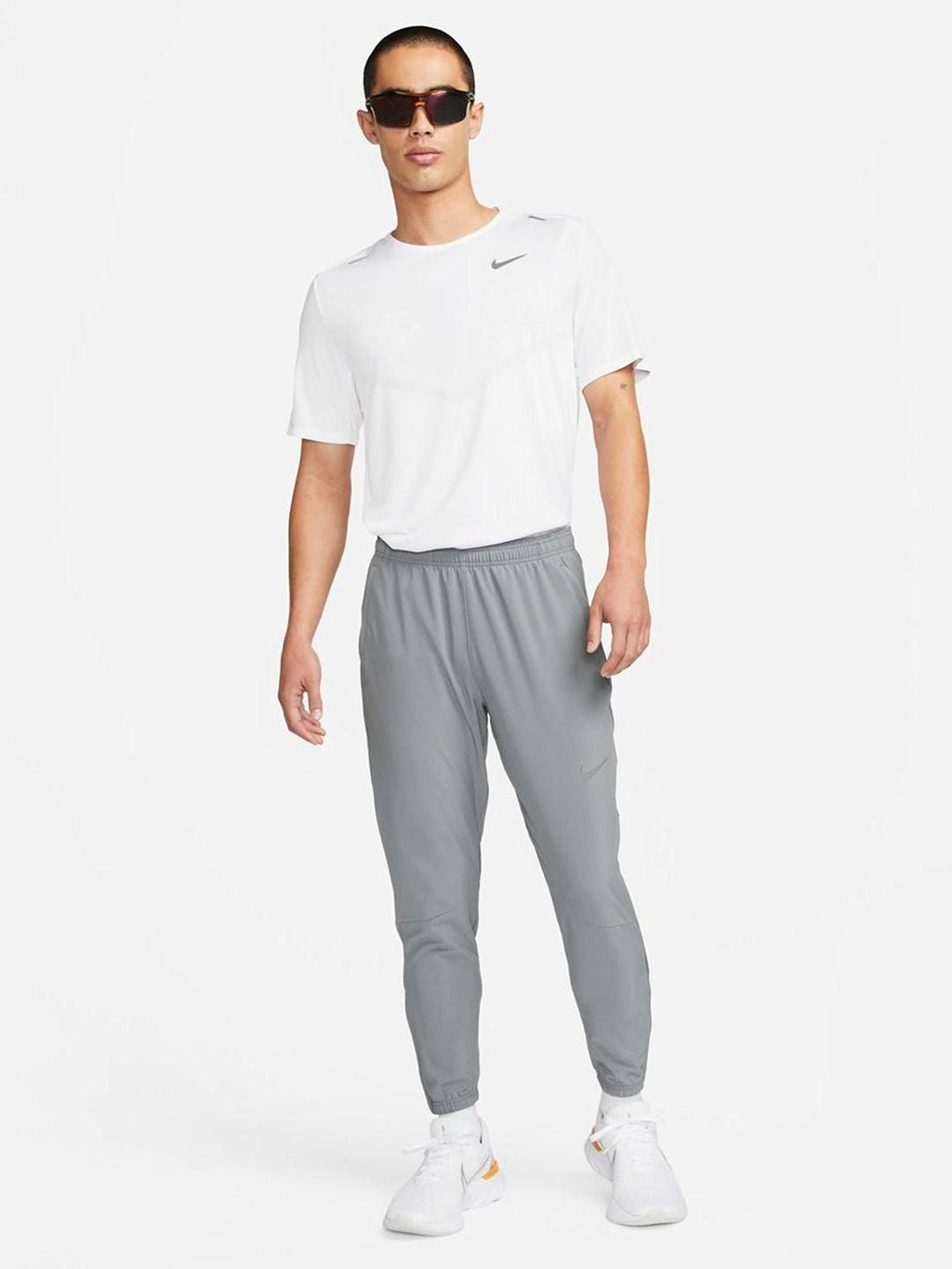  Nike Essential Woven Running Joggers