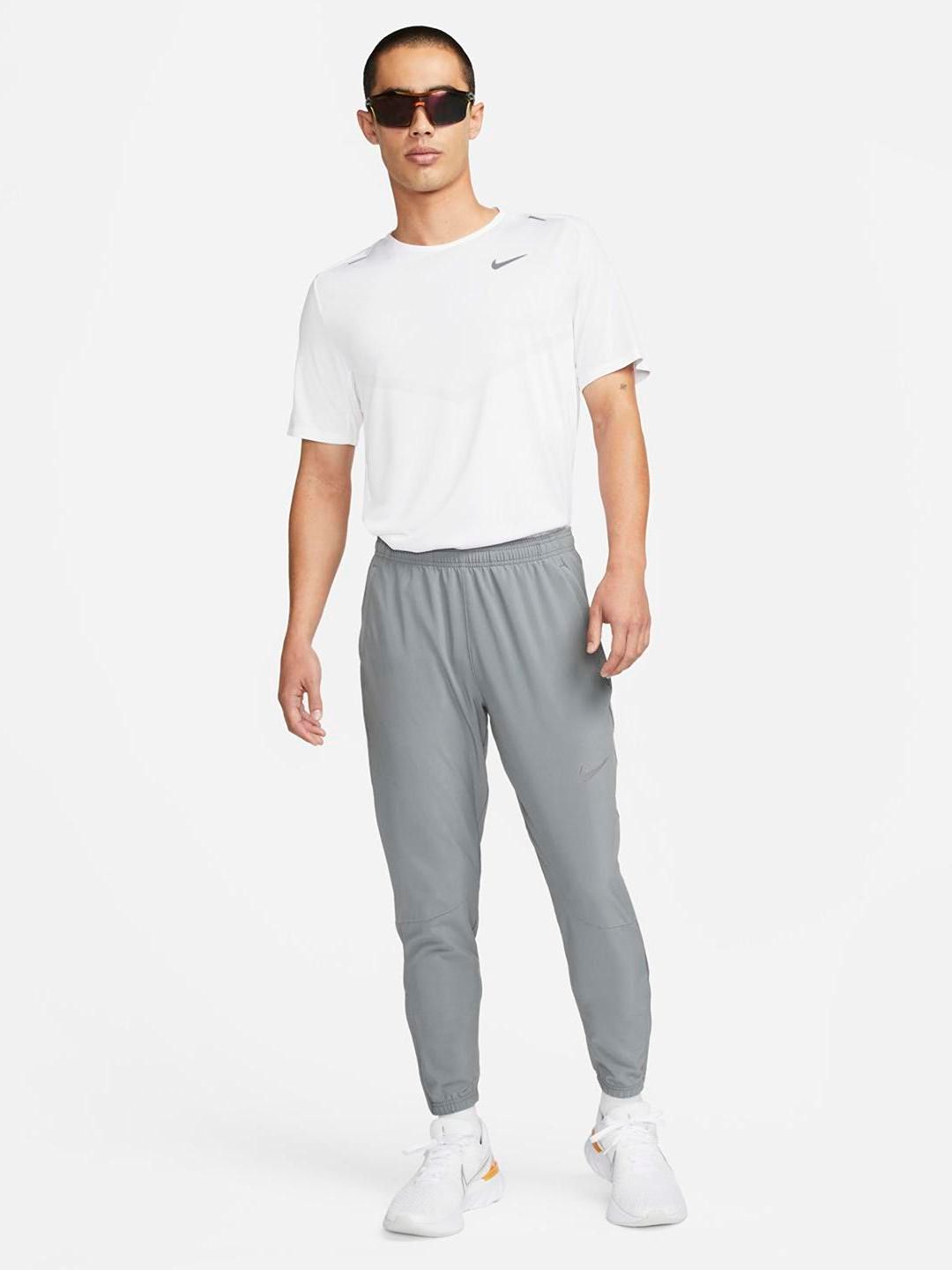  Nike Essential Woven Running Joggers