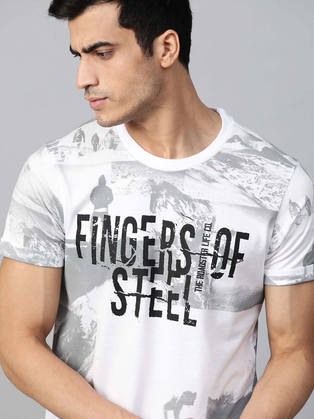  Roadster Men White & Grey Printed Round Neck T-shirt