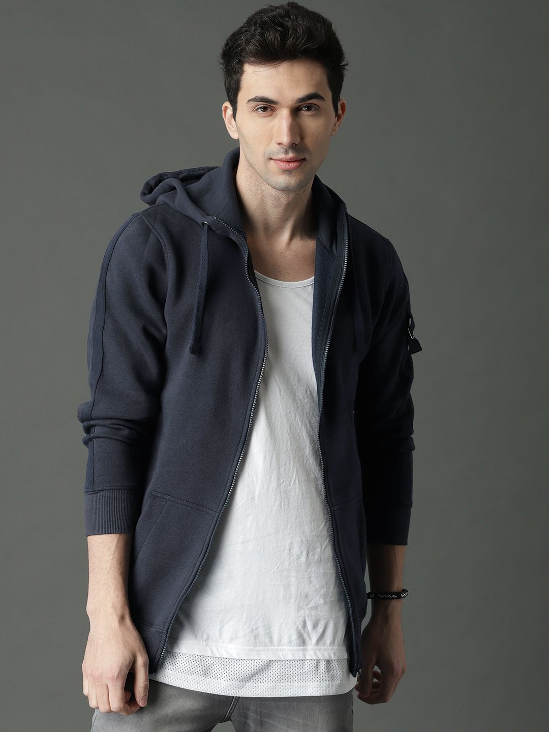  Roadster Men Navy Blue Solid Hooded Sweatshirt