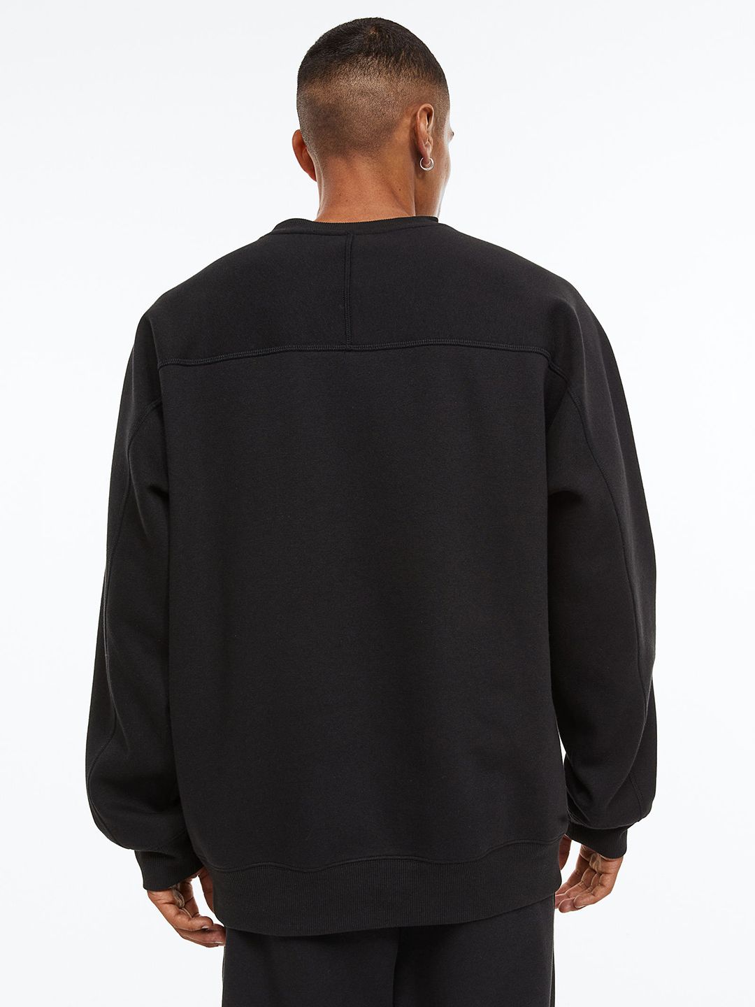  H&M Men Thermolite Relaxed Fit Sweatshirt