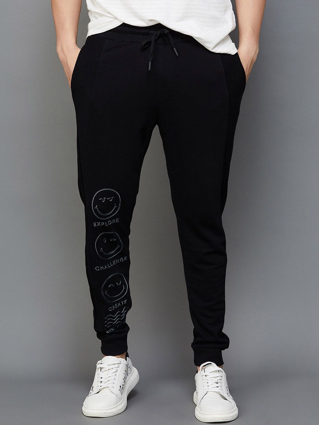  SmileyWorld Men Graphic Printed Mid-Rise Cotton Slim-Fit Joggers
