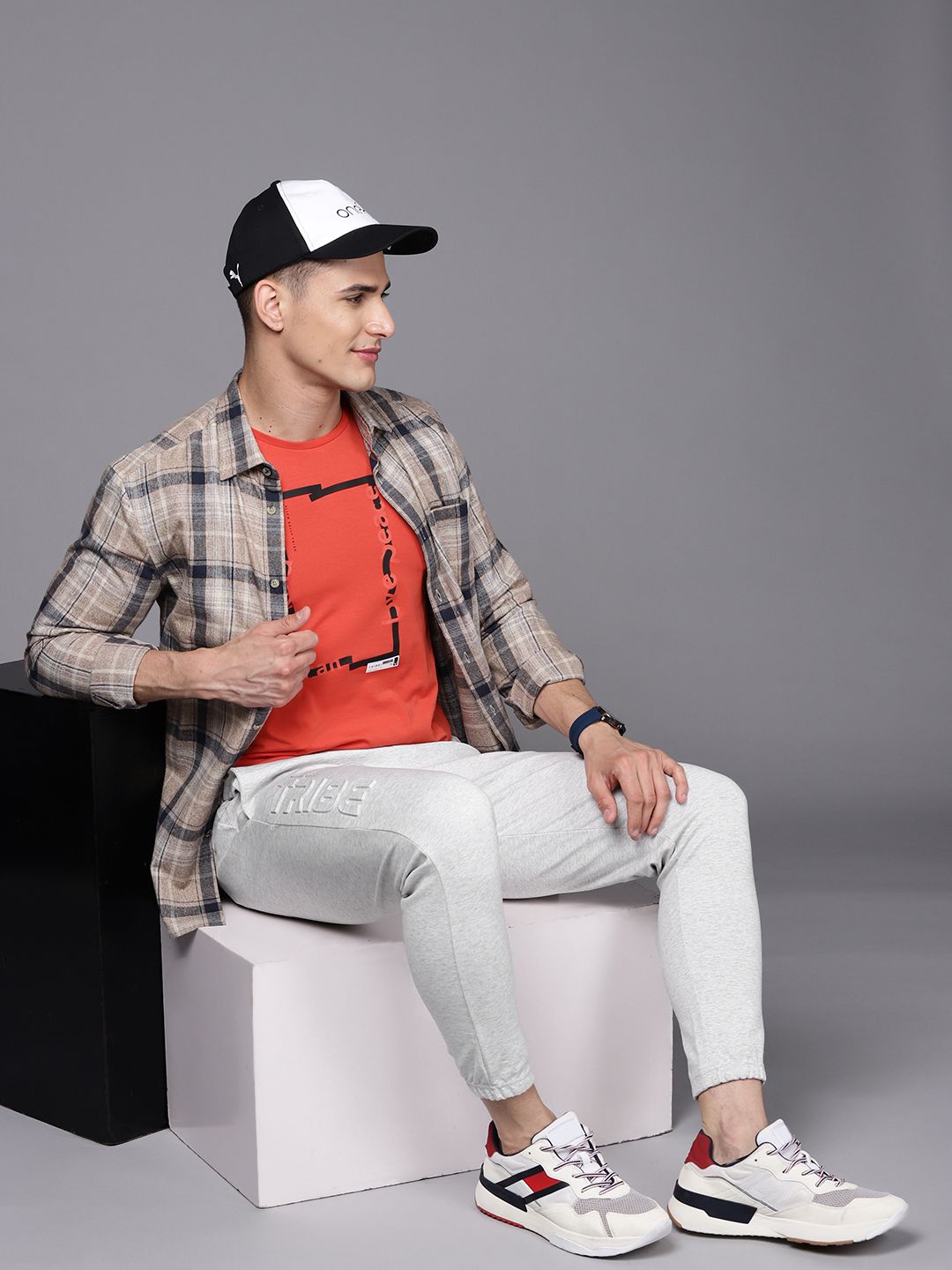  Allen Solly Tribe Men Grey Melange Solid Joggers