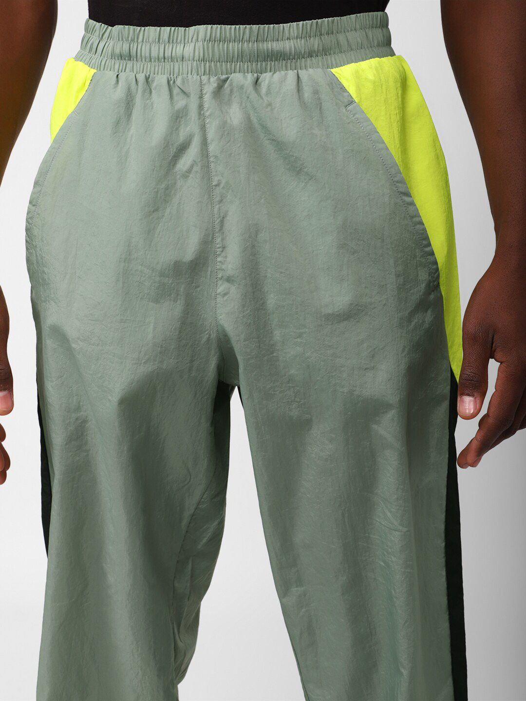  Reebok Men Train Woven Track Pants