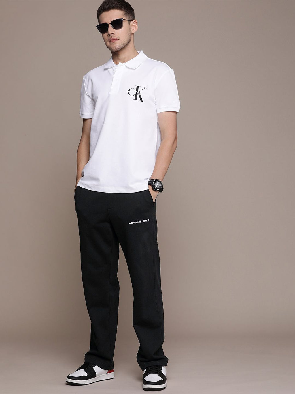  Calvin Klein Jeans Men Mid-Rise Pure Cotton Track Pants With Typography Embroidered Detail