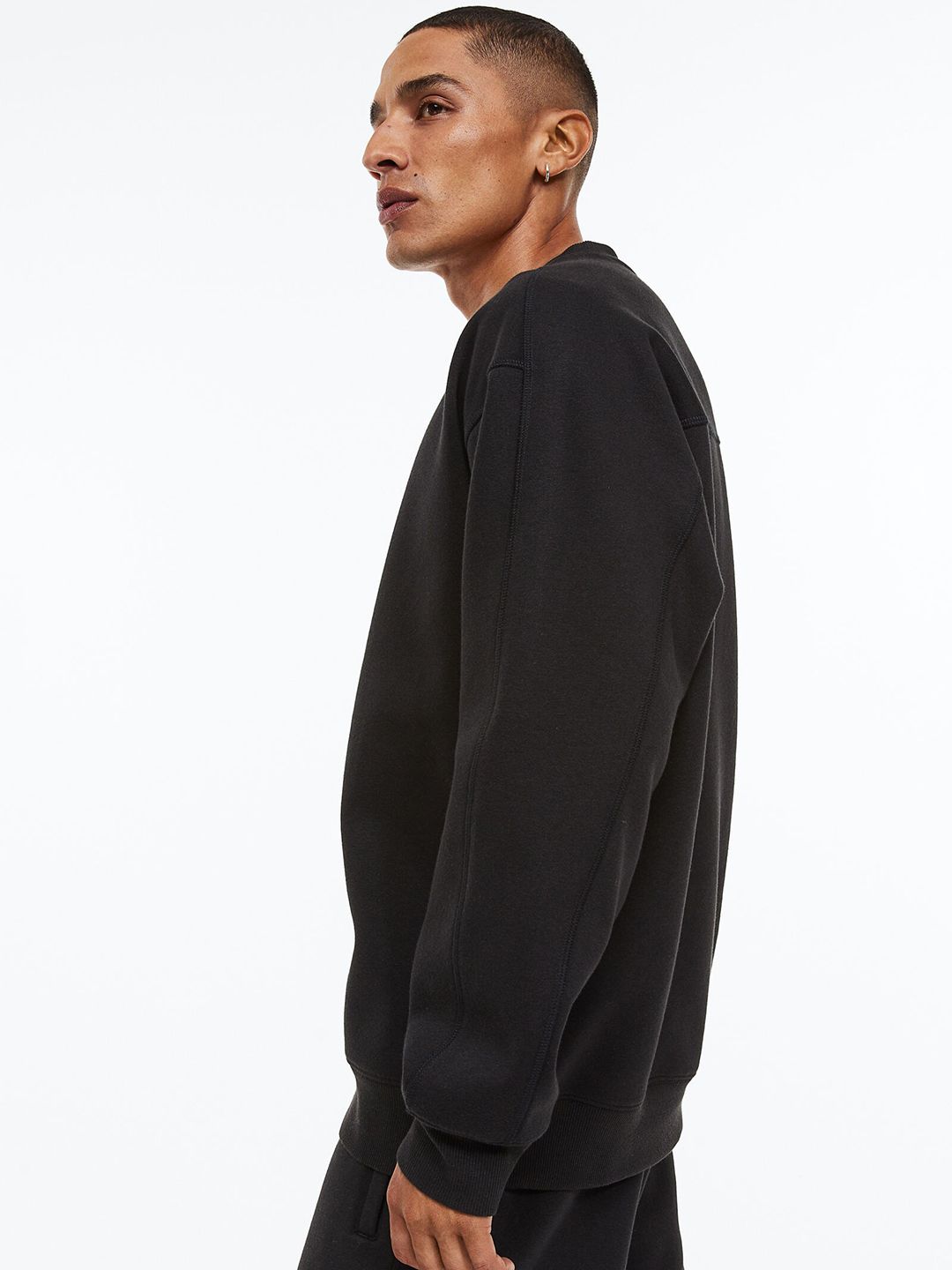  H&M Men Thermolite Relaxed Fit Sweatshirt