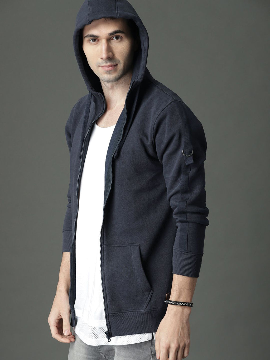 Roadster Men Navy Blue Solid Hooded Sweatshirt