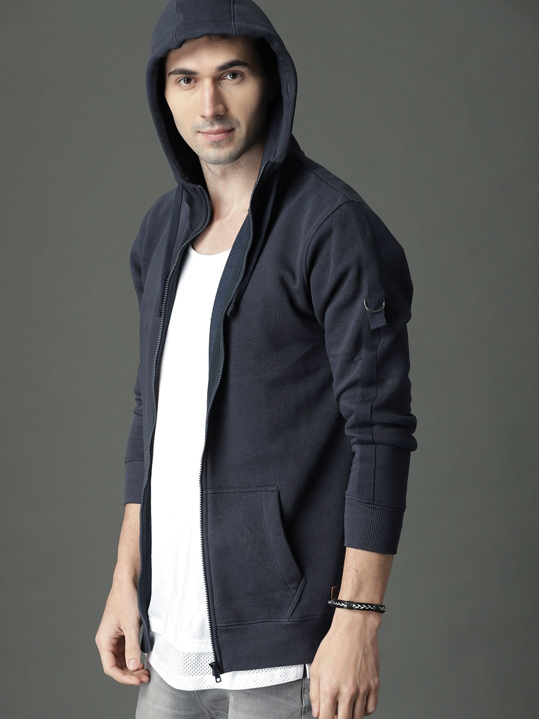  Roadster Men Navy Blue Solid Hooded Sweatshirt