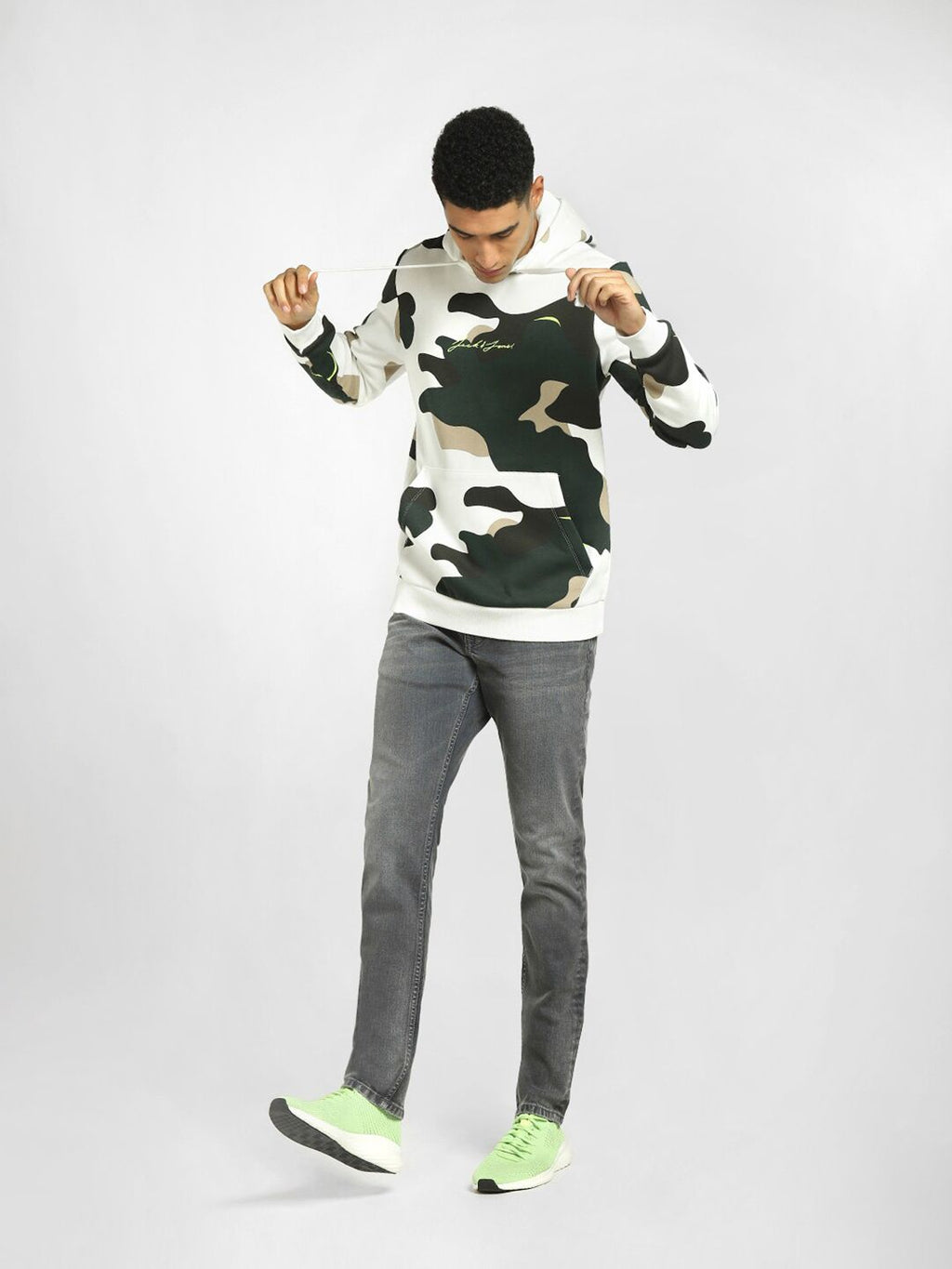  Jack & Jones Men Off White Printed Hooded Sweatshirt
