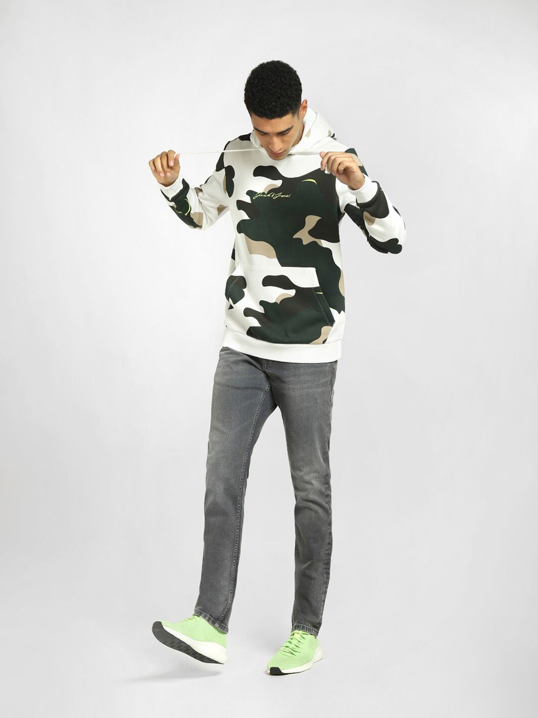  Jack & Jones Men Off White Printed Hooded Sweatshirt