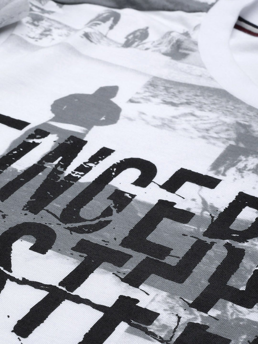  Roadster Men White & Grey Printed Round Neck T-shirt