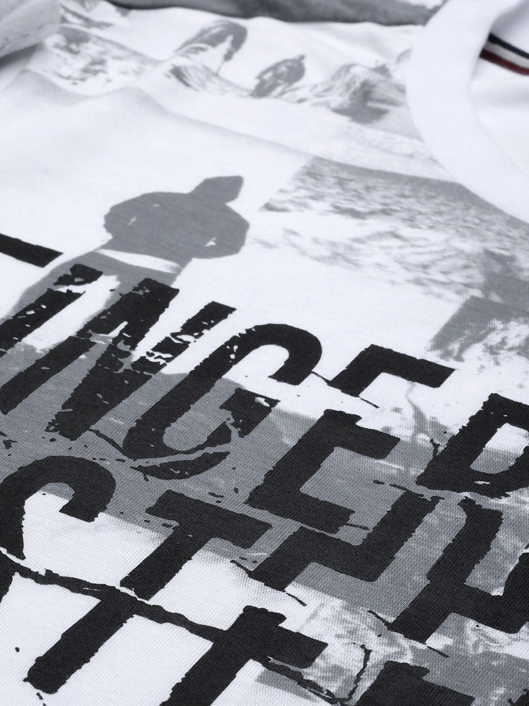 Roadster Men White & Grey Printed Round Neck T-shirt