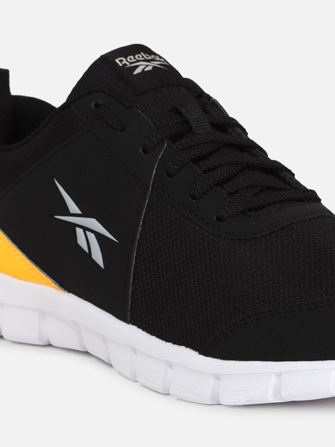  Reebok Men Travellar LP M Running Shoes