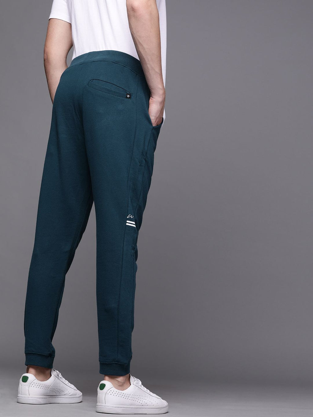  WROGN Men Teal Blue Slim Fit Solid Cropped Joggers With Printed Details