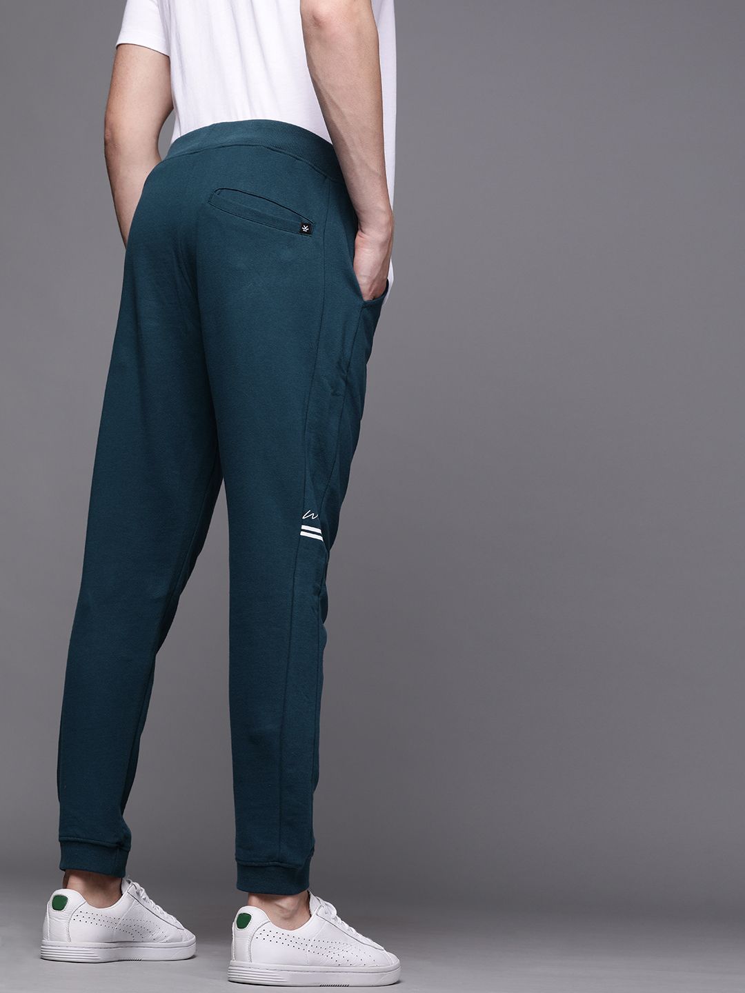  WROGN Men Teal Blue Slim Fit Solid Cropped Joggers With Printed Details