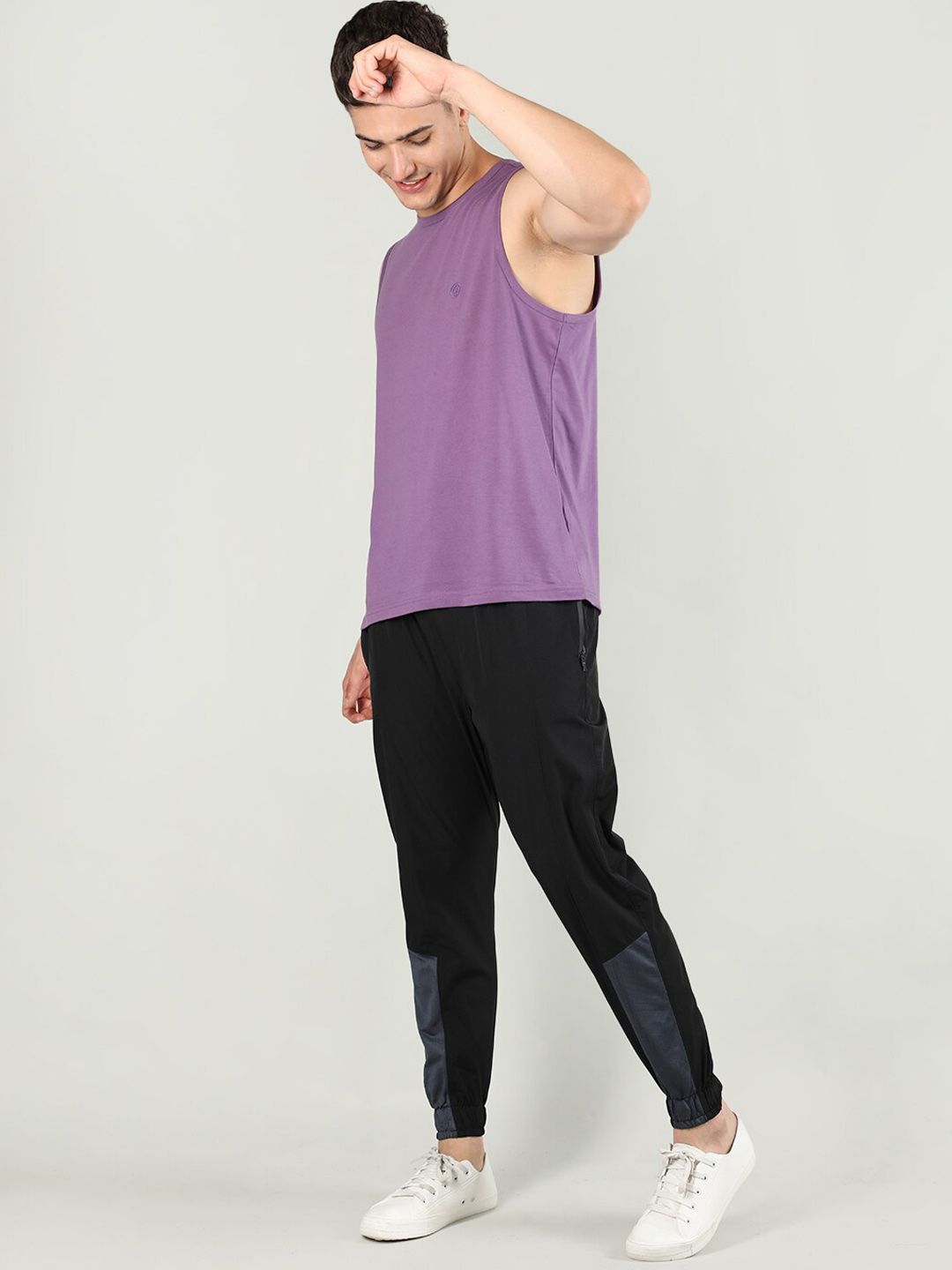  CHKOKKO Men Colourblocked Training Or Gym Sports Mid-Rise Joggers