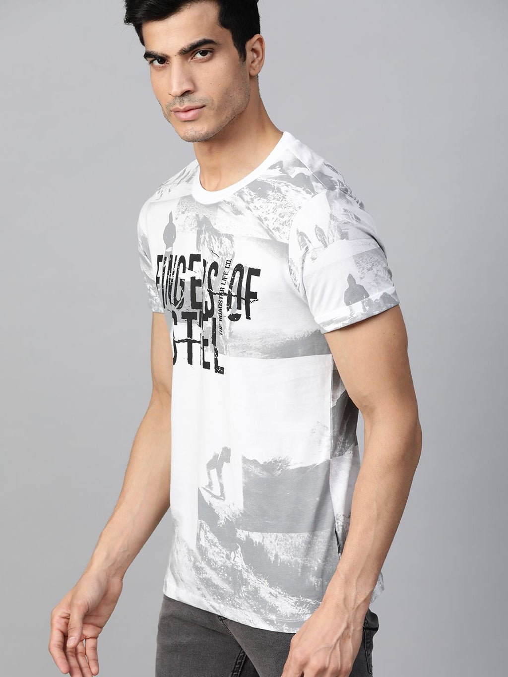  Roadster Men White & Grey Printed Round Neck T-shirt