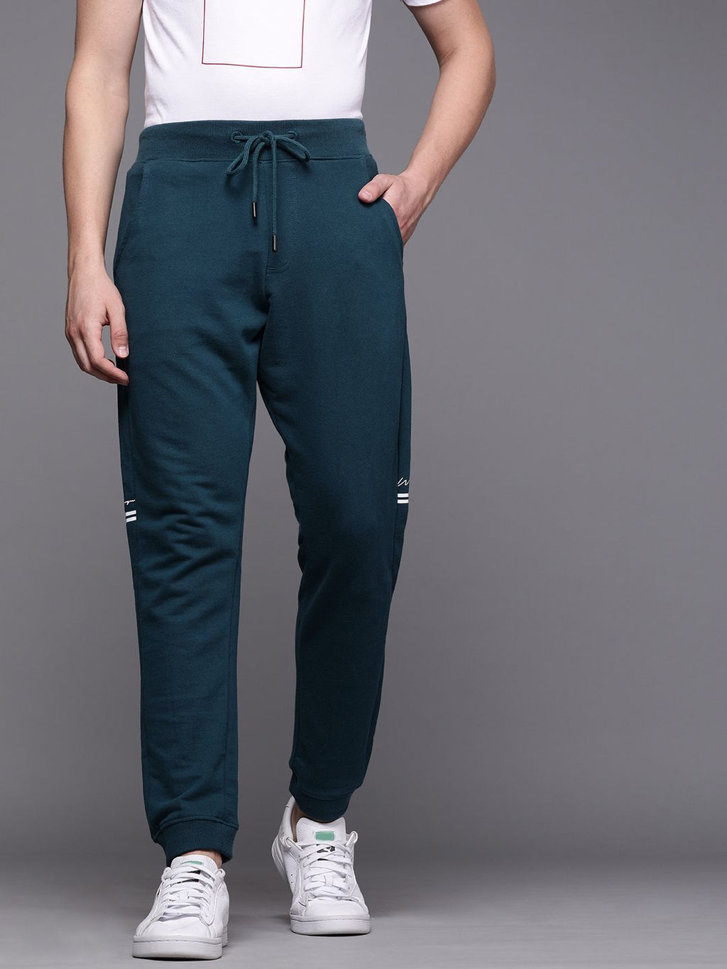  WROGN Men Teal Blue Slim Fit Solid Cropped Joggers With Printed Details