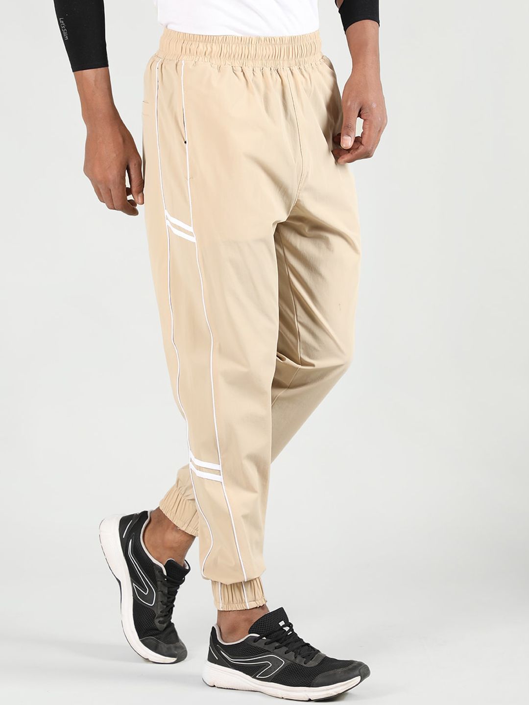  CHKOKKO Men Mid Rise Joggers