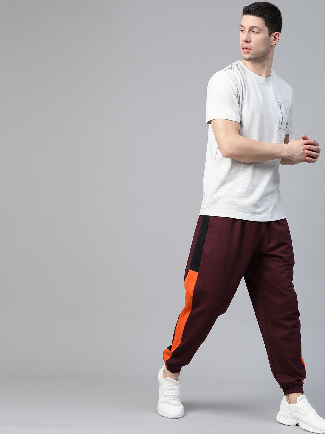  HRX By Hrithik Roshan Men Fig Typographic Regular Fit Bio-Wash Lifestyle Joggers