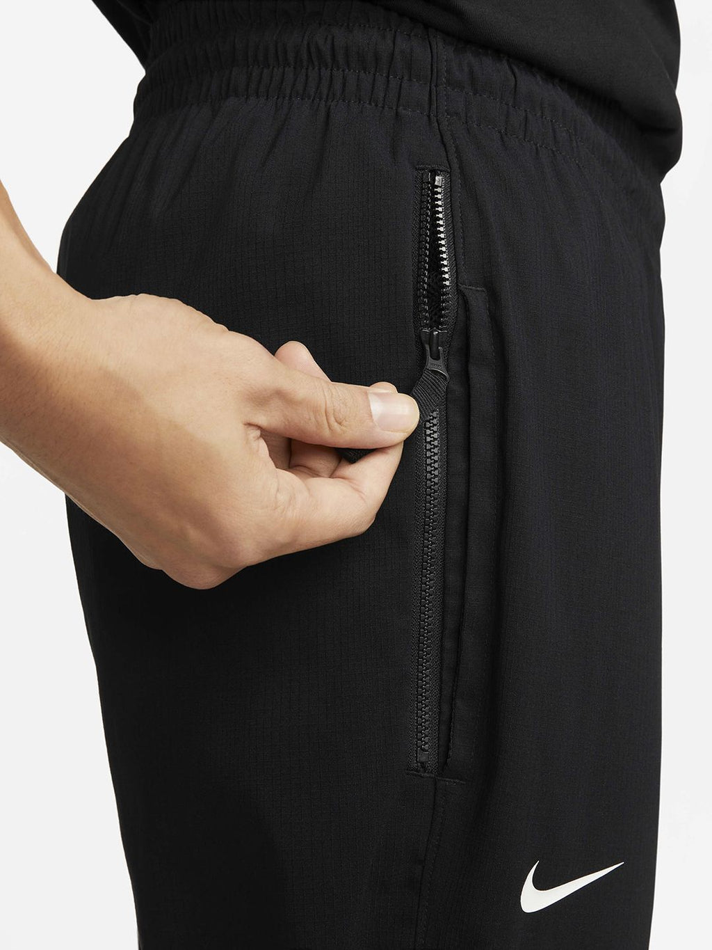  Nike Men DNA Woven Basketball Joggers