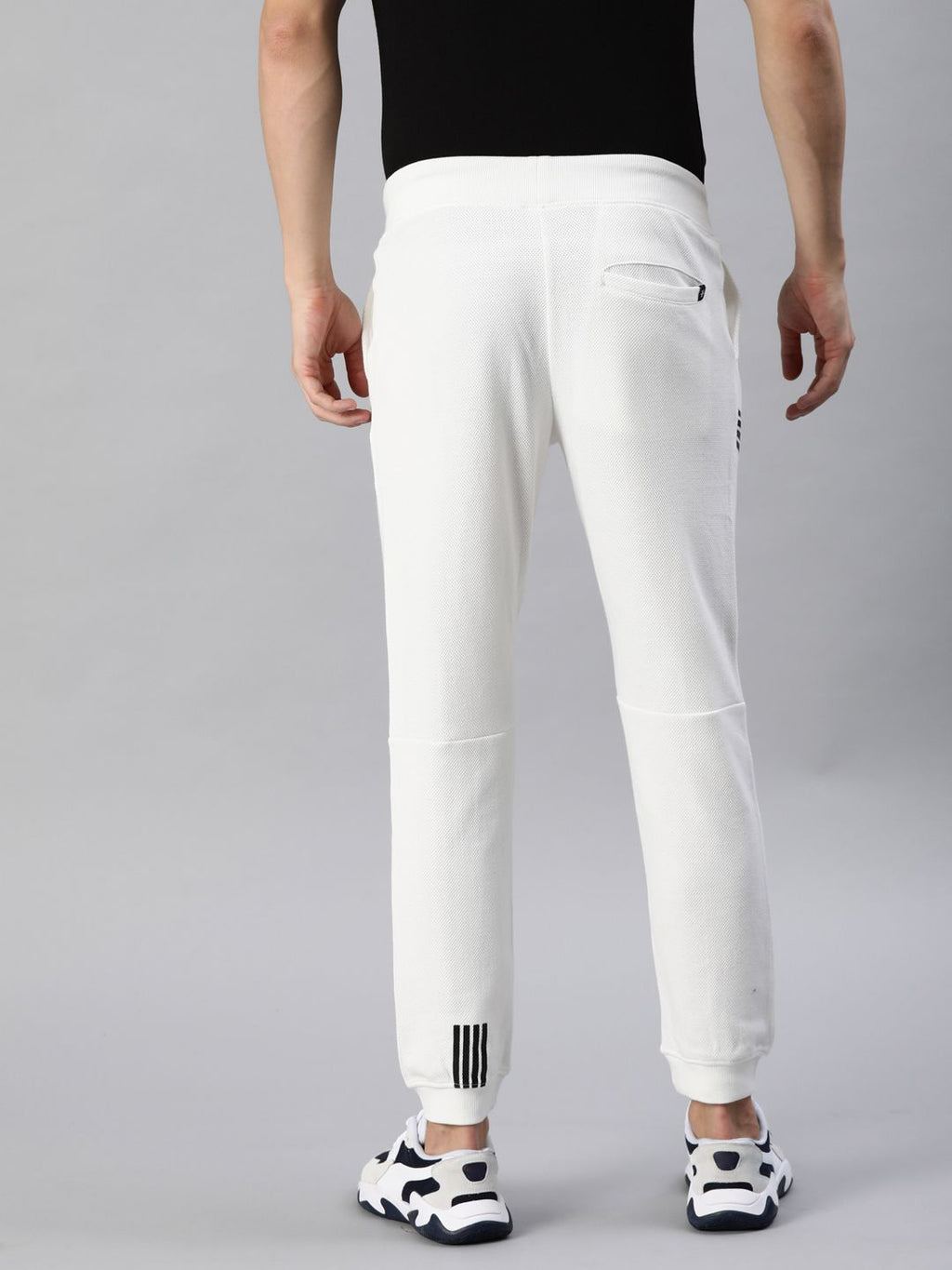  WROGN Men White Solid Slim Fit Joggers With Printed Detailing