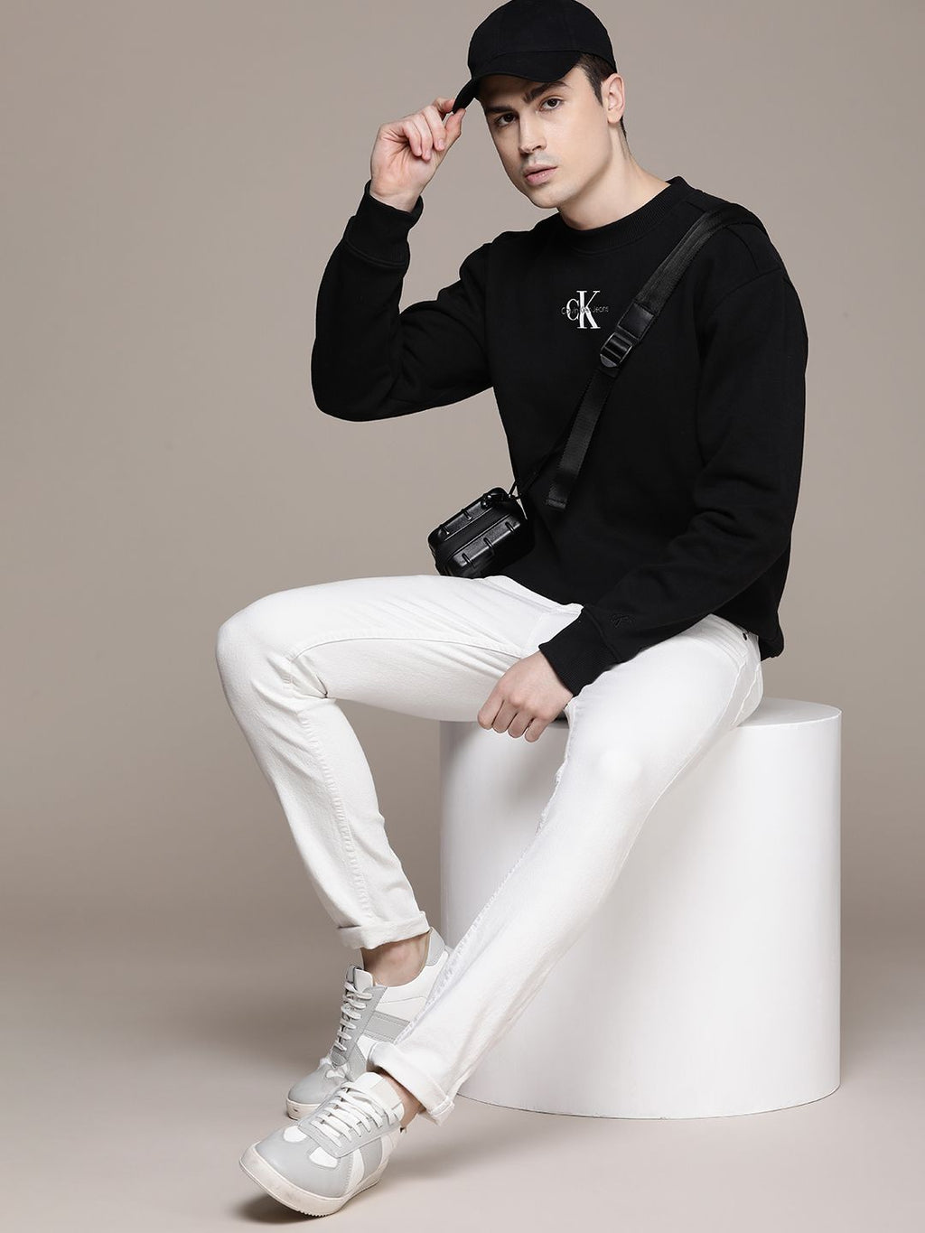  Calvin Klein Jeans Brand Logo Printed Casual Sweatshirt