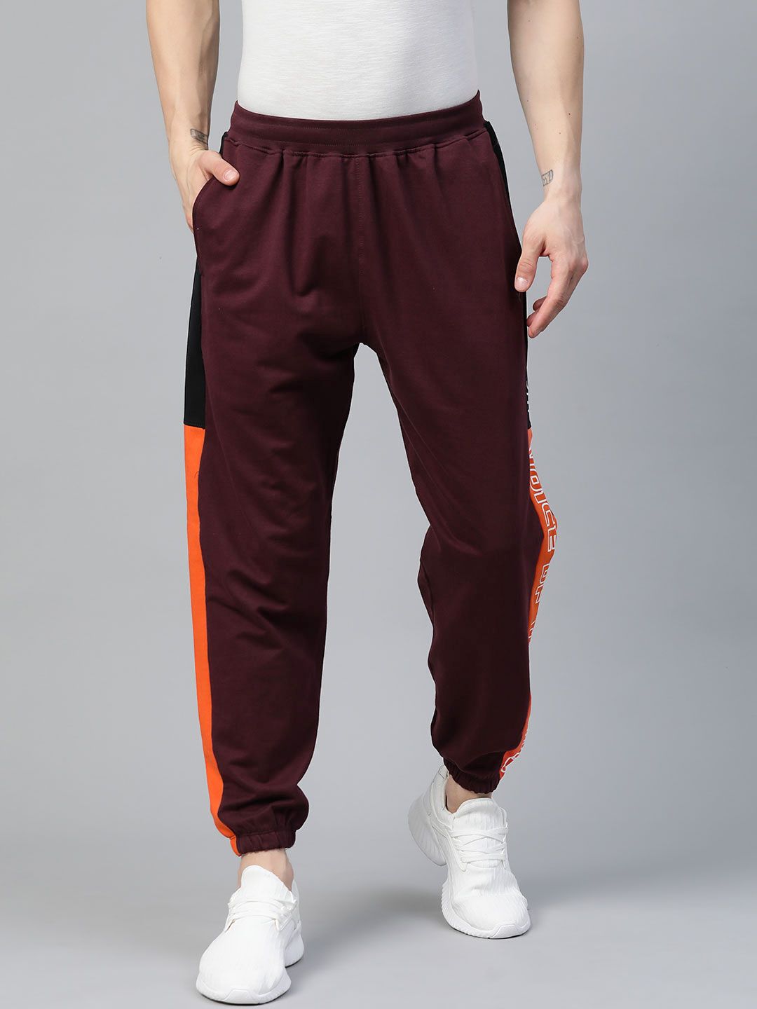  HRX By Hrithik Roshan Men Fig Typographic Regular Fit Bio-Wash Lifestyle Joggers