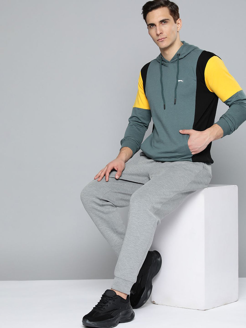  Slazenger Men Grey Colourblocked Hooded Sweatshirt