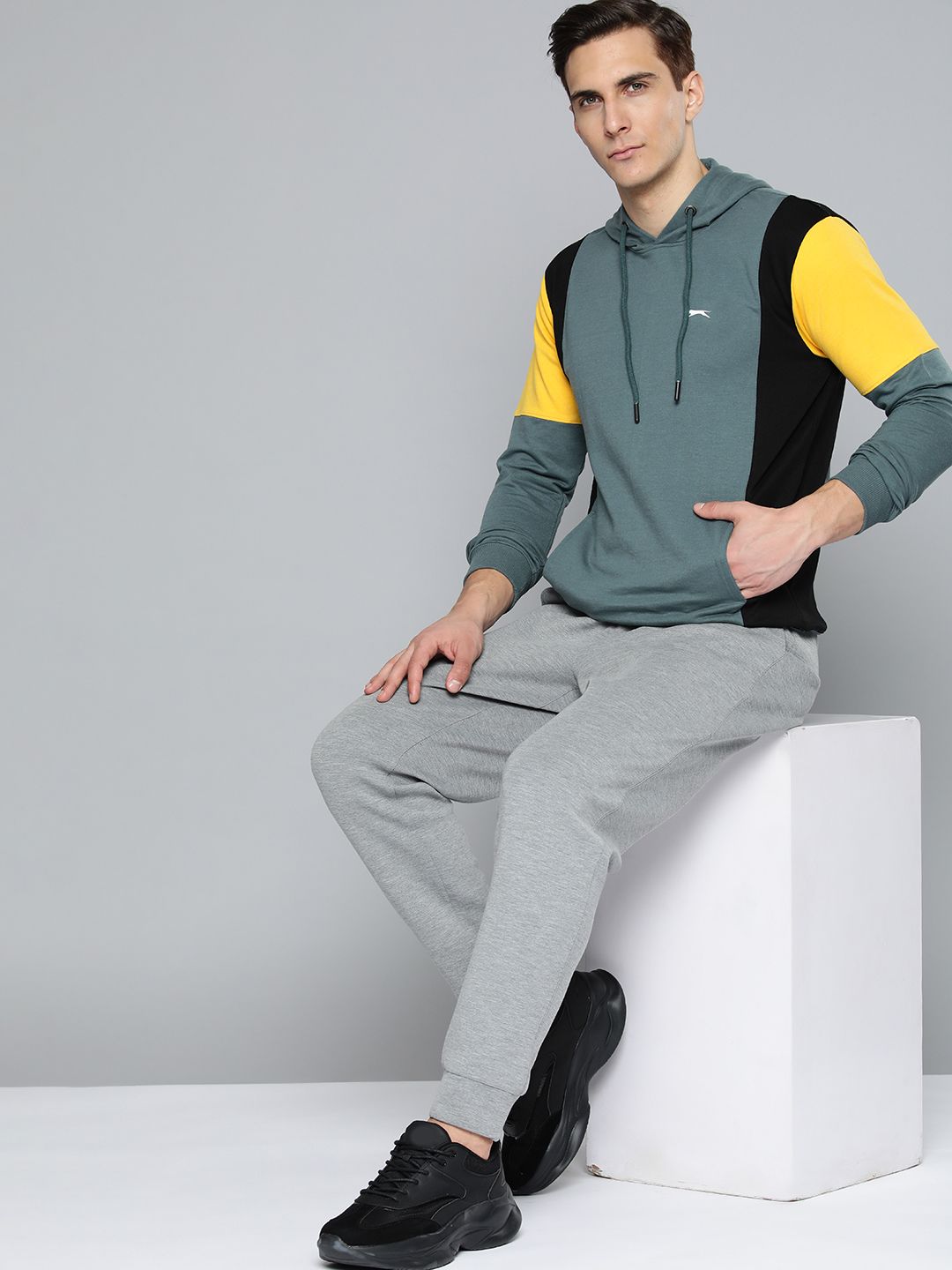  Slazenger Men Grey Colourblocked Hooded Sweatshirt