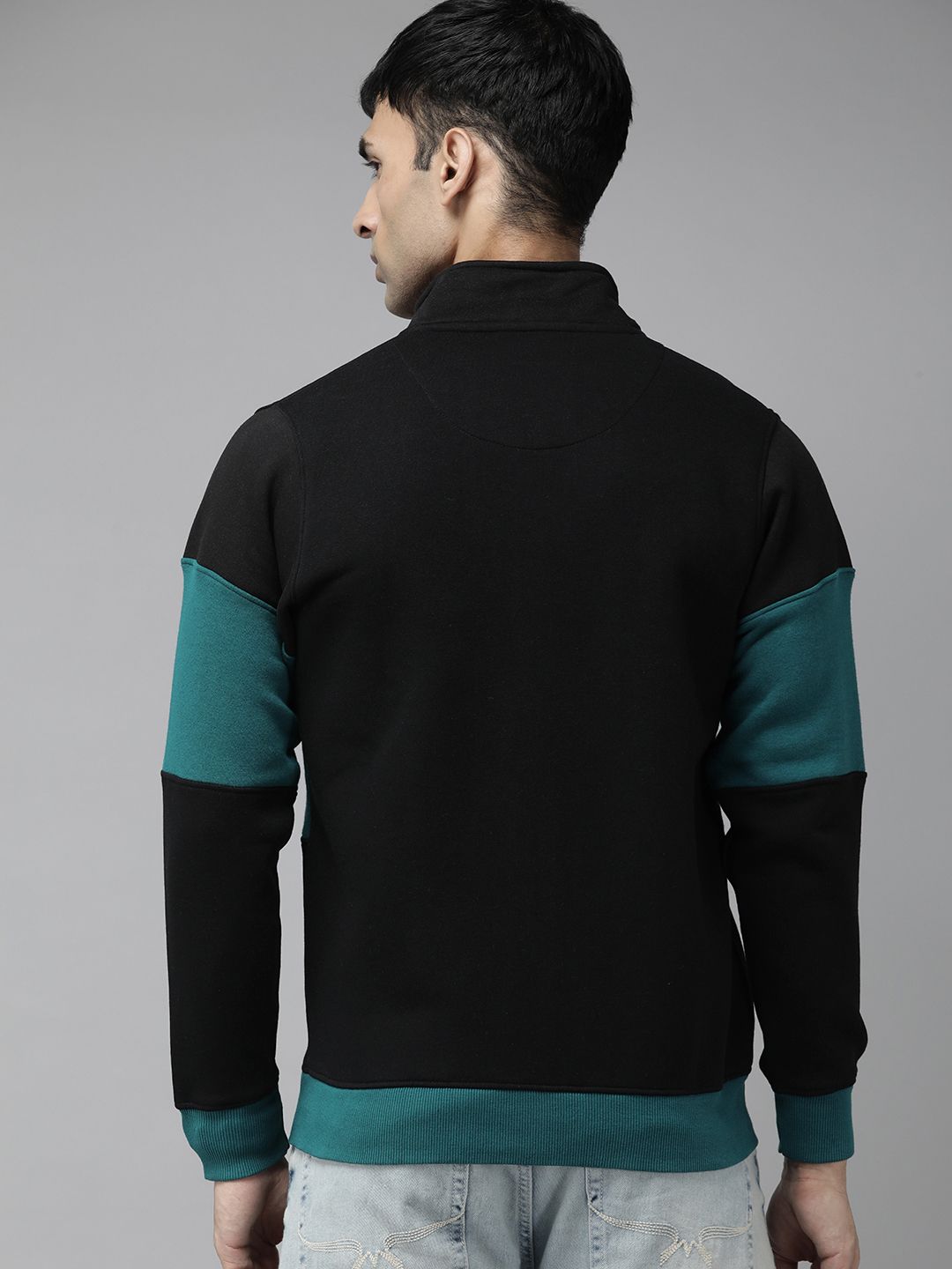 Roadster Men Colourblocked Sweatshirt