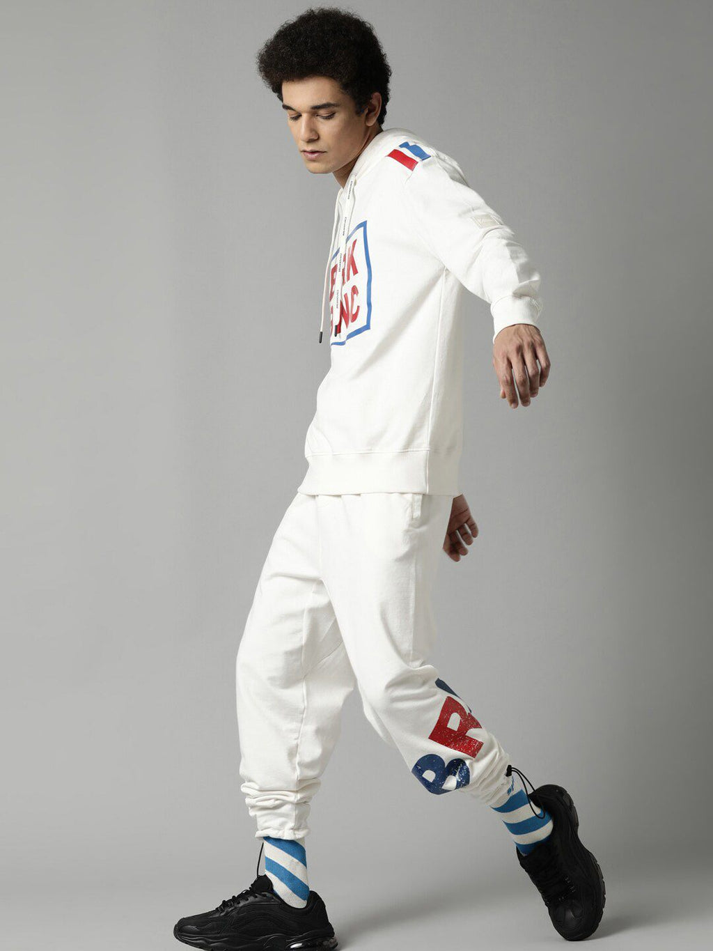  Breakbounce Men Off White Printed Hooded Pure Cotton Sweatshirt