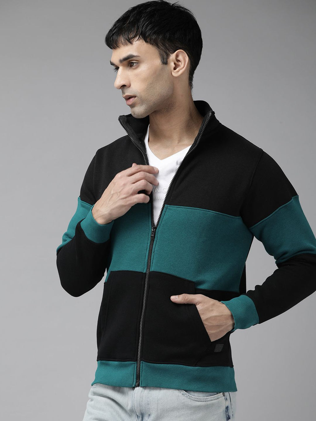  Roadster Men Colourblocked Sweatshirt