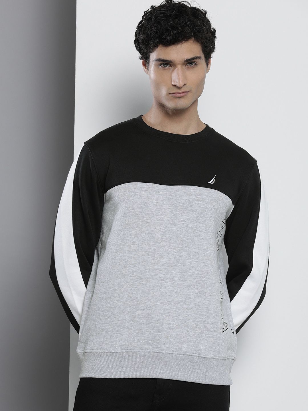  Nautica Men Colourblocked Round Neck Pullover Sweatshirt