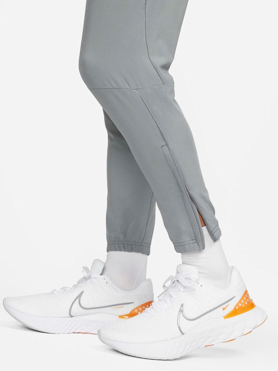  Nike Essential Woven Running Joggers