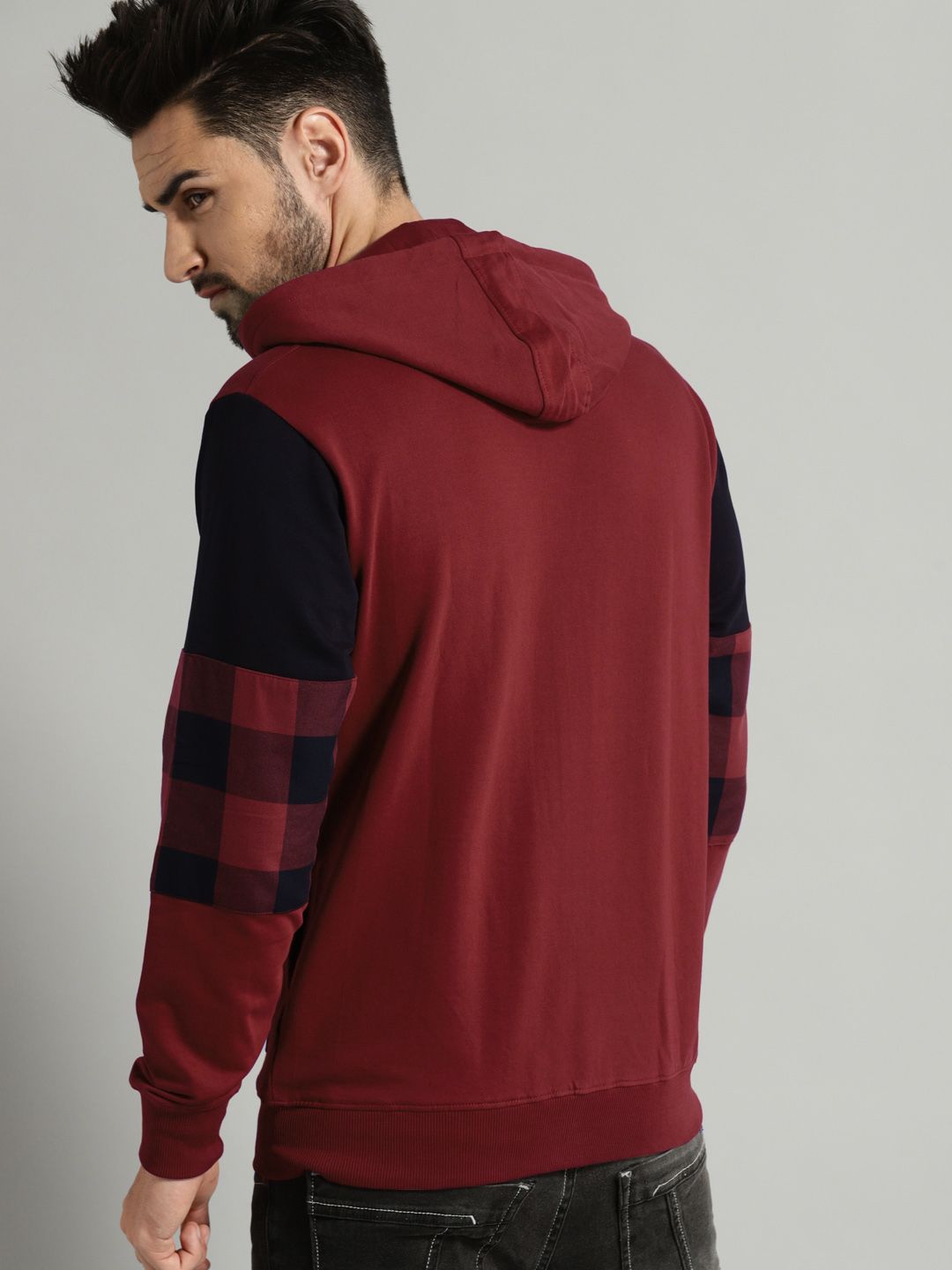  Roadster Men Maroon Solid Hooded Sweatshirt